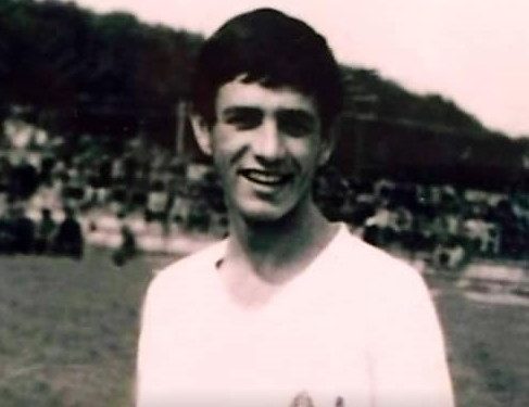 “Kryetari i Degës së Beratit në atë kohë, B.L., u godit me gurë nga tifozët në fytyrë dhe aty pastaj forcat e rendit…”/ Historia e panjohur e ndeshjes në “Qytetin Stalin”, me “Dinamon”, 5 qershor 1988