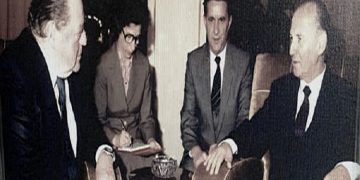 “Shqipëria, që është grindur me gjithë të mëdhenjtë; Uashingtonin, Moskën e Pekinin, ngjan si një vend, ku religjioni, vjedhësit e qentë…”! / Shkrimet e shtypit Perëndimor, për “vendin e shqipeve”