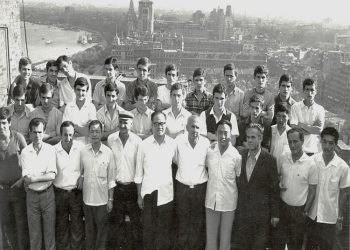 “Në hotelin ku ishim akomoduar, erdhi një ansambël nga Meksika me vajza të bukura e, djemtë tanë u dashuruan me to dhe një natë, ata…..”! / Aventura e panjohur e futbollistëve shqiptarë në Pekin