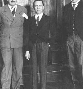 Para fillimit të luftës italo-greke, qeveria e Metaksait internoi mijera burra dhe djem çamë në ishujt e Egjeut, ku atje ata…/Ana e panjohur e trajtimit të popullsisë çame në Greqi