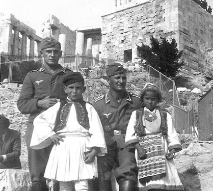 Para fillimit të luftës italo-greke, qeveria e Metaksait internoi mijera burra dhe djem çamë në ishujt e Egjeut, ku atje ata…/Ana e panjohur e trajtimit të popullsisë çame në Greqi