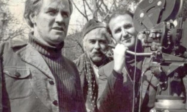 “Dramën ‘Shtëpia nr. 1961’, Shpëtimi ma dha vetë për ta lexuar, por ndodhi fatkeqësia dhe lajmin për vdekjen e tij, unë…”/ Dëshmia e rrallë e regjisorit të njohur për dramaturgun e talentuar!