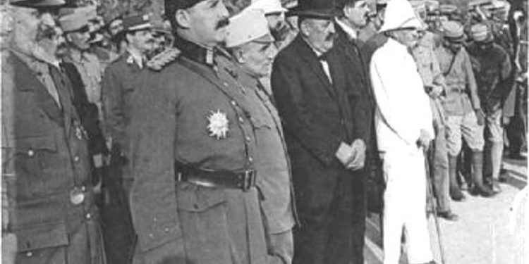 “Vëllai i madh i Esatit, Gani beu, dallohej si gjaknxehtë, jo më pak ishte dhe i ati tyre, Ali beu, të cilin ata një ditë e lidhën në një rrogoz të lyer me naftë dhe…”! / Historia e panjohur e familjes Toptani