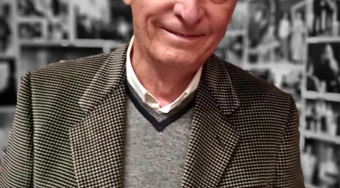 “Diktatura komuniste e Enver Hoxhës i hoqi nga dora penelin dhe i dha furçën e bojaxhiut, duke menduar se e çarmatosën, por ai…”/ Historia e panjohur e skenografit të Teatrit të Durrësit, Zef Ujka