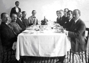 “Mbreti Zog i tha; Ne importojmë nga Italia 34 milionë franga, duhet të shkëputemi nga tutela italiane, lufto, ti, zoti Asllani, që të lidhemi me Çekosllovakinë, Gjermaninë, pasi…”/ Ana e panjohur e diplomacisë shqiptare