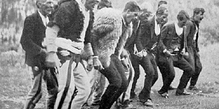 “Veriu i Shqipërisë, i cili flet dialektin gegë, ka ruajtur strukturat fisnore të bazuara në Familjen, Vllazninë dhe Fisin, deri sa diktatori shqiptar Enver Hoxha…”! / Studimi i panjohur i profesorit nga Japonia