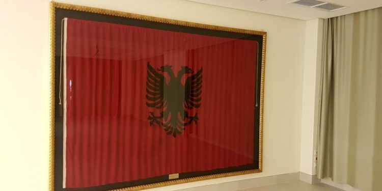 “Ajo u kthye pas 54 vitesh për të puthur tokën: Drita Ivanaj (e bija e Martin Ivanajt), zbriti në Rinas, por pa…” / Rrëfimi i panjohur i trashëgimtares