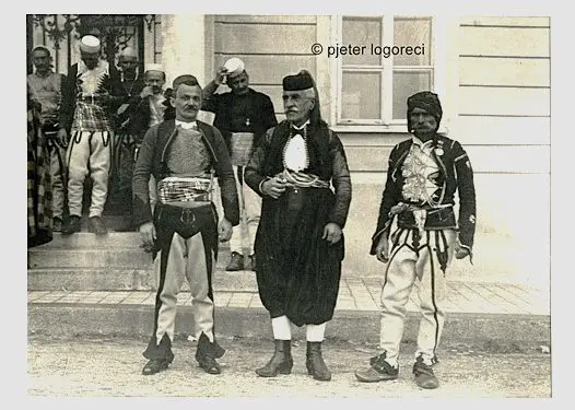 “Nga takimi me Perandorin, shqiptarët të hipur ndër dhjetë makina ushtarake, vizituan bashkinë, ku u pritën me nderime nga kryetari, Dr. Weiskirchner …”/ Kur fisnikët shqiptarë vizituan Vjenën në vitin 1917