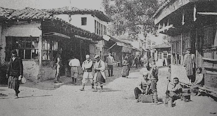 “Nën ritmin e orkestrave popullore, çingijet e gdhinin bashkë me dasmorët apo klientët e zgjedhur të lokaleve e, në vende të fshehta me të pasurit…”/ Historia e panjohur e “femrave të përdala” të Elbasanit