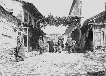 “Nën ritmin e orkestrave popullore, çingijet e gdhinin bashkë me dasmorët apo klientët e zgjedhur të lokaleve e, në vende të fshehta me të pasurit…”/ Historia e panjohur e “femrave të përdala” të Elbasanit