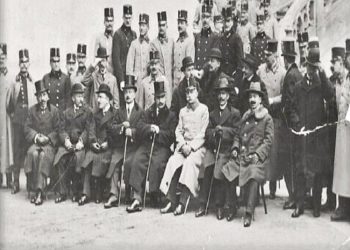 “Following the meeting with the Emperor, the Albanians, riding in ten military vehicles, visited the city hall, where they were received with honors by the mayor, Dr. Weiskirchner …”/ When the Albanian nobles visited Vienna in 1917