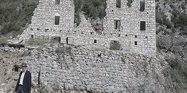 “Pasi ikën natën nga Roskoveci ku ishte mësues, me shokun e ngushtë, Mustafa Lleshnaku, arratisën nga kufiri e dalin në Strugë, ku UDB-ja…”/ Historia e panjohur e Adil Biçakut që sot jeton e punon në Suedi