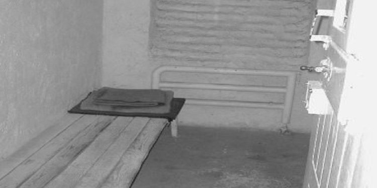 “Kur Enver Hoxha u strehua te shtëpia e Miftar Hoxhës në Mirakë, shpëtoi pa u kapur nga gjermanët, pasi komandanti i Ballit, Ali Cekani, e njoftoi Miftarin…”! / Si vdiq në burg, njeriu që i shpëtoi jetën Enverit