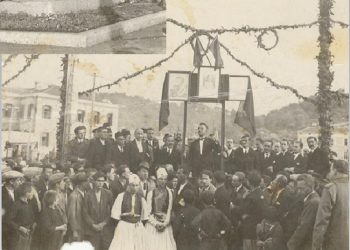 “Dhe qëndron ashtu si ishë, do mbaj emrin si e kishë, emr’i tija i vërtetë, është Nëntor njëzet e tetë…”/ Zbulohet poezia e panjohur e Ali Asllanit për Ismail Qemalin dhe fotot e rralla nga ceremonia e varrimit