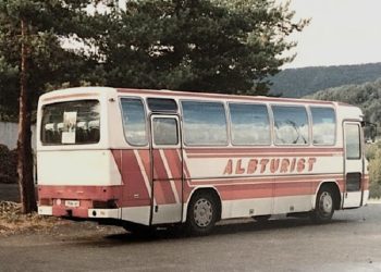 “Around the 80s, the world-famous actor Bud Spencer stayed at the ‘Adriatic’ hotel in Durrës and his films…”/ The rare exhibition “Eavesdropped Tourists”, by two girls from Durrës