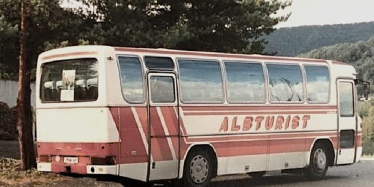 “Rreth viteve ’80-të, aktori i njohur me famë botërore, Bud Spencer, ka qëndruar në hotel ‘Adriatik’ në Durrës dhe filmat e tij…”/ Ekspozita e rrallë “Turistët e përgjuar”, e dy vajzave durrsake