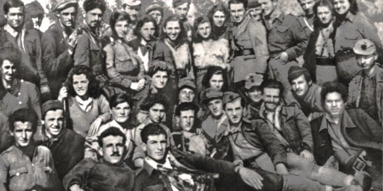 “Kapaciteti i tij është mjaft i ulët, nuk është i qartë për situatën politike, ka vetëm dy klasë shkollë e, s’ka zënë libër me dorë…”/ Zbulohet dokumenti Sigurimit për Sulo Gradecin, shoqëruesin e Enverit