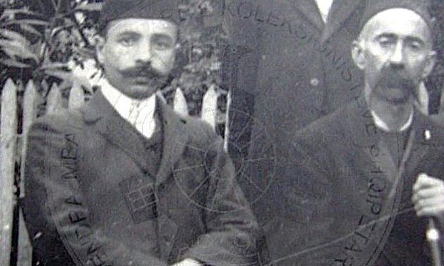“Telegrami i nëndrejtorit të policisë së Korçës, dërguar shefit të tij në Paris, kapiten Votit, e zgjoi delegacionin shqiptar…”/ Historia e kapiten Blloshmit, i cili shpëtoi Korçën nga okupimi grek