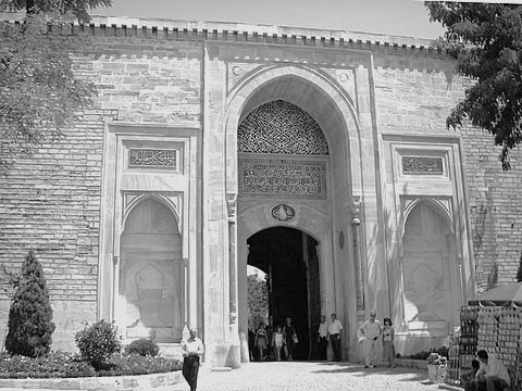 “Edhe pse një bashkëpunëtor i ngushtë i Sulltanit, Ismail Qemal Vlora ishte një nga politikanët e paktë të asaj kohe që trajtoi ‘çështjen armene’…”/ Ana e panjohur e Plakut të Vlorës në diplomacinë europiane