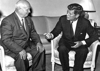 “Për takimin e Hrushovit dhe Kenedit në Vjenë, Kremlini informoi Fidel Kastron dhe të gjitha vendeve socialiste, kurse Enver Hoxhës…”/ Dokumentet e reja për prishjen e Moskës me Tiranën në ’61-in