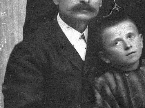 “Ata fiksuan imazhet e para të fotografisë shqiptare, figurat e pavarësisë, por emrat e tyre njihen fare, pak, pasi vdiqën në mjerim, apo azilin e pleqve, si…”/ Historia e panjohur e mjeshtërve të celuloidit