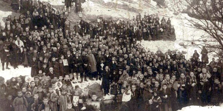 “Duke folur për fillesat e fotografisë në Shqipëri, Qerim Vrioni shkruan se; fotografët me intuitë, e kuptuan se arti i tyre komunikonte me…”/ Refleksione rreth librit “Shkrepje të rralla fotografike”