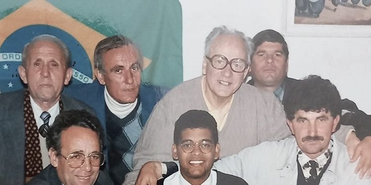 “Kur ndeza diktofonin dhe ai dëgjoj komentet e transmetimit të një ndeshje botērori e, emrin e Zikos, u emocionua dhe..”/ Dëshmia e rrallë e gazetarit sportiv që takoi legjendën e Brazilit, Perriera