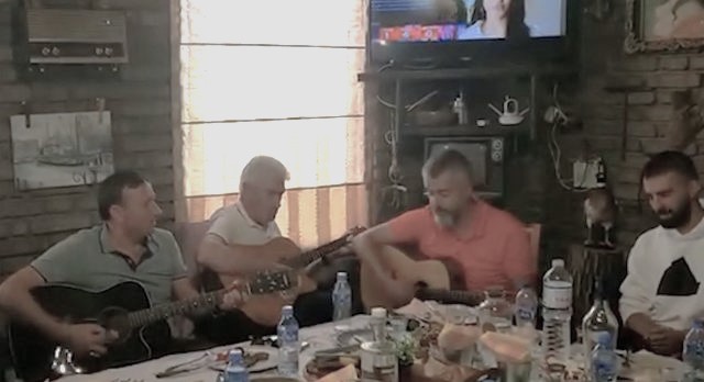 “Ne kemi mësuar shumë nga xhaxha Nashoja dhe Papa Viktori, dy emblema të serenatave korçare, perla të cilat…”/ Dëshmia e rrallë e Devi Becollit, artistit që bën krenar zonën e Devollit