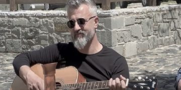 “Ne kemi mësuar shumë nga xhaxha Nashoja dhe Papa Viktori, dy emblema të serenatave korçare, perla të cilat…”/ Dëshmia e rrallë e Devi Becollit, artistit që bën krenar zonën e Devollit