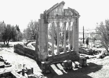 “Stefanaq Pollo nuk po e shkruan drejt historinë, Apollonia që simbolizon një pushtim të huaj, te ne vihet kudo, rrezik dhe Fierin do e quajnë Apollonia…”/ Letra e panjohur për Enver Hoxhën, në 1972-in