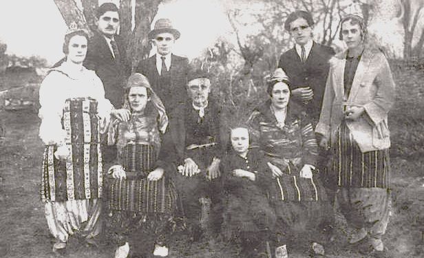 “Teksa po ndaheshim, nana m’tha; ikni, ikni bir, s’e n’kët vend s’ban hajër kërkush, veç horrave! Boll vuejtët ju nji gjysë shekulli prej nesh…! Mos i leni fëmijët tuej me…”! / Dëshmia e rrallë e Jozef Radit