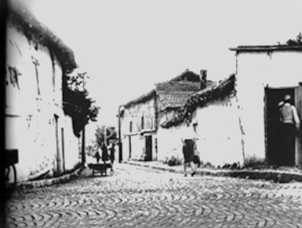 “Kolonët serbë që u vendosen në rrethin e Prishtinës, përvetësuan varrezat e shqiptarëve, pronat, shtëpitë dhe objektet e kultit…”/ Ana e panjohur e pushtimit të Kosovës, e parë nga studjuesi Namani