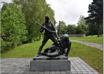 “Gjatë vendosjes së memorialit, ciceroni Gabrile, ish- i mbijetuari nga ai kamp shfarosës, na tregoi se shqiptarët e burgosur aty…”/ Dëshmia e specialistit që vuri skulpturën e Paskalit në Mathauzen