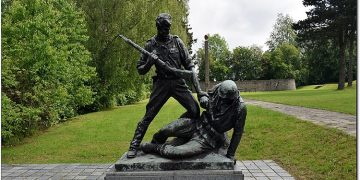 “Gjatë vendosjes së memorialit, ciceroni Gabrile, ish- i mbijetuari nga ai kamp shfarosës, na tregoi se shqiptarët e burgosur aty…”/ Dëshmia e specialistit që vuri skulpturën e Paskalit në Mathauzen