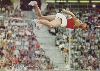 “Stadiumi ‘Vojo Kushi’ regjistroi një tjetër rekord spektatorësh nga prania e rekordmenit botëror, kinezit Ni Chin Chin, i cili kishte kërkuar që tifozët…”/ Historia e panjohur e “Loro Boriçit” në 70 vite