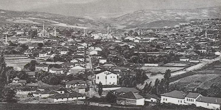 “Kolonët serbë që u vendosen në rrethin e Prishtinës, përvetësuan varrezat e shqiptarëve, pronat, shtëpitë dhe objektet e kultit…”/ Ana e panjohur e pushtimit të Kosovës, e parë nga studjuesi Namani