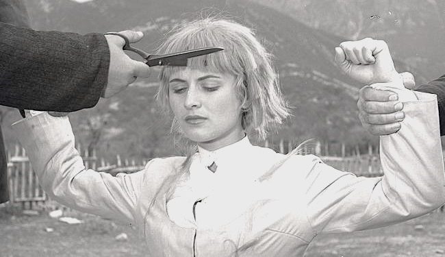 “Regjizori Hysen Hakani më mori te filmi ‘Ndërgjegjja’ ku isha në rolin e një mësueseje të re, por aty kishte skena dashurie dhe…”/ Dëshmia e rrallë e aktores së njohur Roza Anagnosti