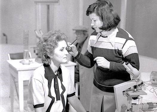 “Regjizori Hysen Hakani më mori te filmi ‘Ndërgjegjja’ ku isha në rolin e një mësueseje të re, por aty kishte skena dashurie dhe…”/ Dëshmia e rrallë e aktores së njohur Roza Anagnosti