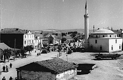 “Kolonët serbë që u vendosen në rrethin e Prishtinës, përvetësuan varrezat e shqiptarëve, pronat, shtëpitë dhe objektet e kultit…”/ Ana e panjohur e pushtimit të Kosovës, e parë nga studjuesi Namani