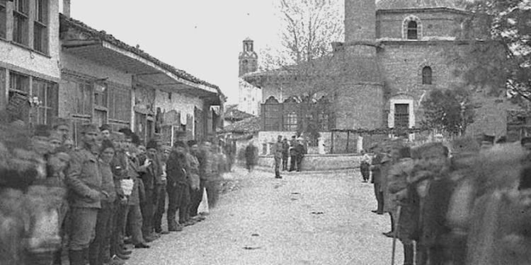 “Edhe pse Pjetër Bogdani kishte vdekur, ai u zhvarros nga osmanët dhe u hodh si ushqim qensh në mes të sheshit të Prishtinës, pasi…”/ Historia e panjohur e kryeqytetit të Kosovës, sipas historianit Namani