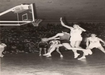 “Në qershor 1965, Federata e Basketbollit bën një nga padrejtësitë më të mëdha që njihte sporti shqiptar: vendos që finalja ‘Vllaznia’- ’17 Nëntori’ të zhvillohej në…”/ Refleksionet e gazetarit të njohur sportiv