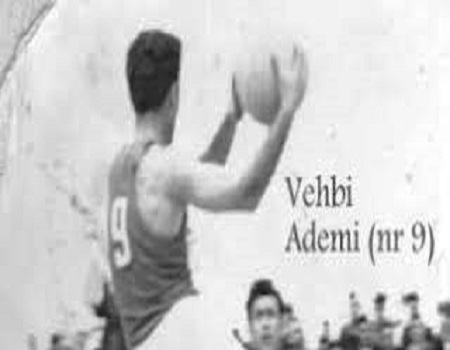 “Përveçse një sportist i njohur i ‘Vllaznisë’ e ‘Partizanit’, ai ishte edhe një artist në pikturë, skulpturë, gdhendje të drurit, arkitekt, mobilier…”/ Historia e Vehbi Ademit, që e nderonte e gjithë Shkodra