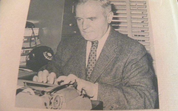 “Përvoja si gazetar, reporter, analist, publicist, redaktor dhe editor, e ndihmoi të ngrinte dhe drejtonte seksionin shqip të Radios ‘Zëri i Amerikës’…”/ Historia e panjohur e Nelo Drizarit nga Mallakastra