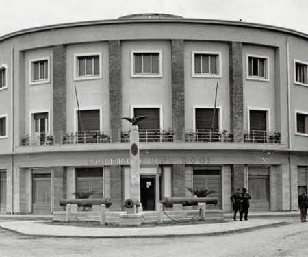 “Spiunllëku i fundit i bërë nga ambientet e Hotel ‘Vollgës’, është filmimi i shkuljes së bustit të Enver Hoxhës në 20 shkurt 1991, që u bë shkak edhe për arrestimin e…”/ Historia e panjohur e hotelit të famshëm