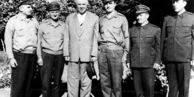 “Shkoi te Komiteti Qendror dhe kërkoi të takonte udhëheqësin kryesor, Enver Hoxhën, por kur u konstatua se kishte lyer rrobat me benzinë…”/ Zbulohet dokumenti i Sigurimit, me ngjarjen e bujshme të 7 majit ‘75