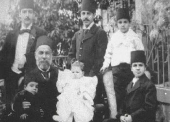 “Qazim bej Vlora në moshën 66 vjeçare, u martua me Behije Sherif Masllafin (Ohrin), grua e ve 29 vjeçare, që kishte katër fëmijë…”/ Historia e panjohur e djalit të dytë të Ismail Qemalit që trashëgoi arkivin e tij