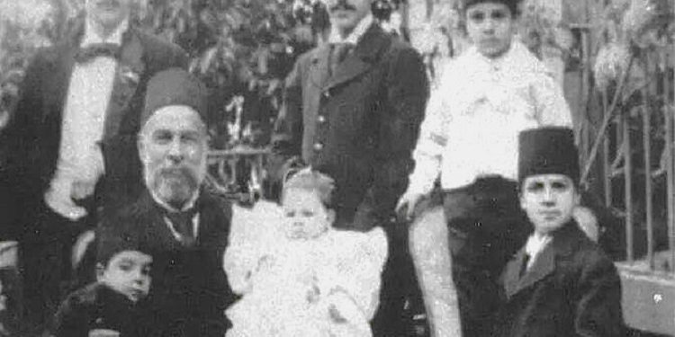 “Qazim bej Vlora në moshën 66 vjeçare, u martua me Behije Sherif Masllafin (Ohrin), grua e ve 29 vjeçare, që kishte katër fëmijë…”/ Historia e panjohur e djalit të dytë të Ismail Qemalit që trashëgoi arkivin e tij