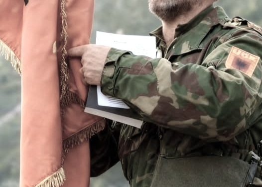 “Kur gjykatësja ndërkombëtare i tha kolonelit; faleminderit që erdhët në gjyq, por, a s’patët frikë se ju ndjekin për t’ju vrarë?! – ai…”/ Ana e panjohur e komandant Tahir Zemaj, që u vra më 4 janar 2003