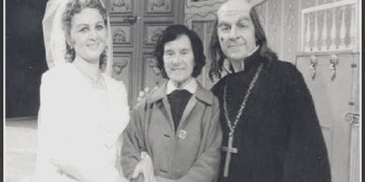 “Ibrahim Tukiçi pinte vetëm ujë të ngrohtë me rujt zanin, kurse sot, shumë këngëtarë të rinj, abuzojnë me alkool e duhan dhe e kanë prishë atë…”/ Biseda e panjohur me soprano e famshme Marie Kraja