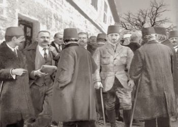 “Pakë bujq ortodoksë u futnë më ushtri, se u thoshin: nashti që bejlertë bënë shtetin, jo më një copë tokë që s’mund’ të merrni, po do t’u marrin edhe gratë…”! / Kujtimet e ish-firmëtarit të Pavarësisë